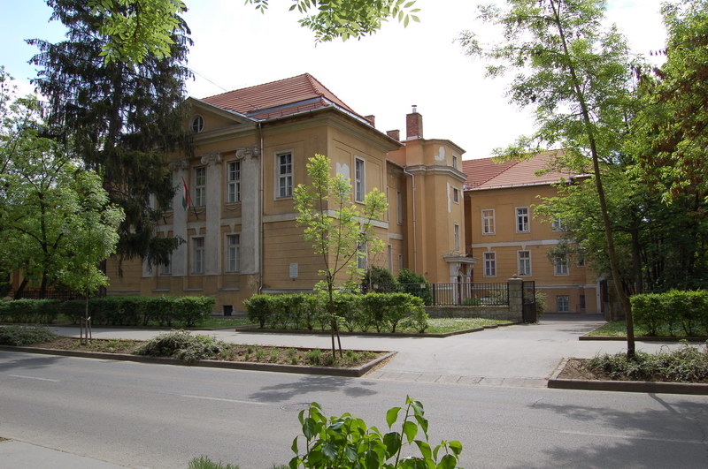 Eszterházy Károly Főiskola D épület